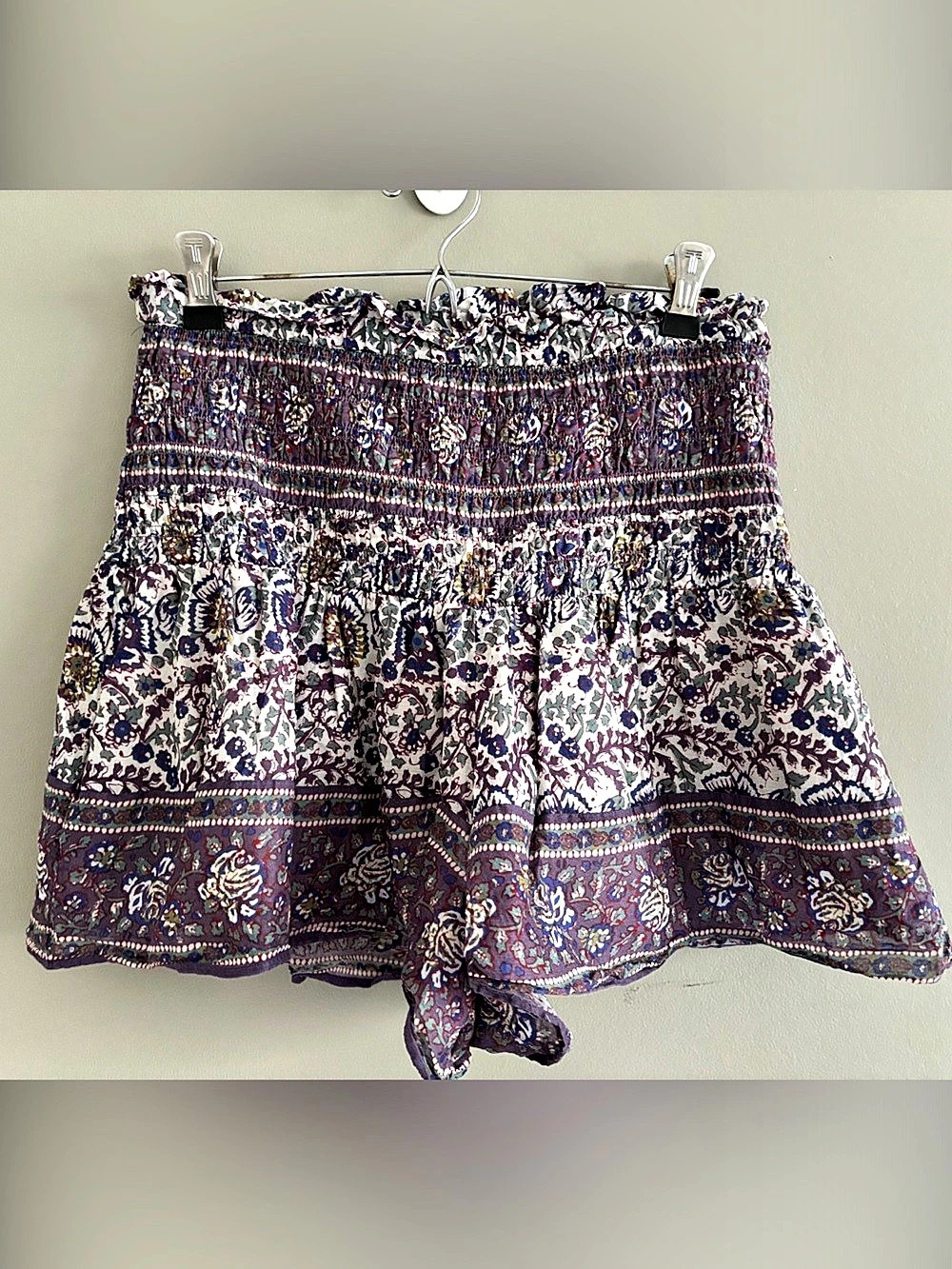 Sea Paisley High Waist Shorts in Purple & White Size Medium